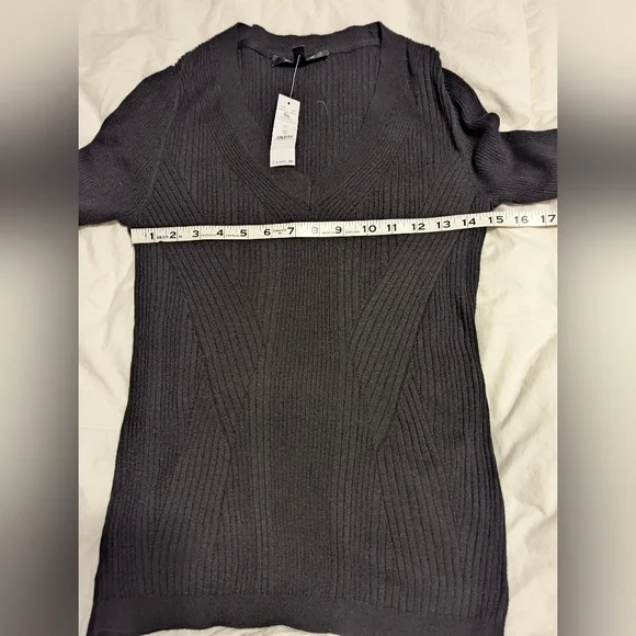 NWT White House Black Market Long Sleeve Cashmere Blend V-Neck Top Sz M - Picture 3 of 10